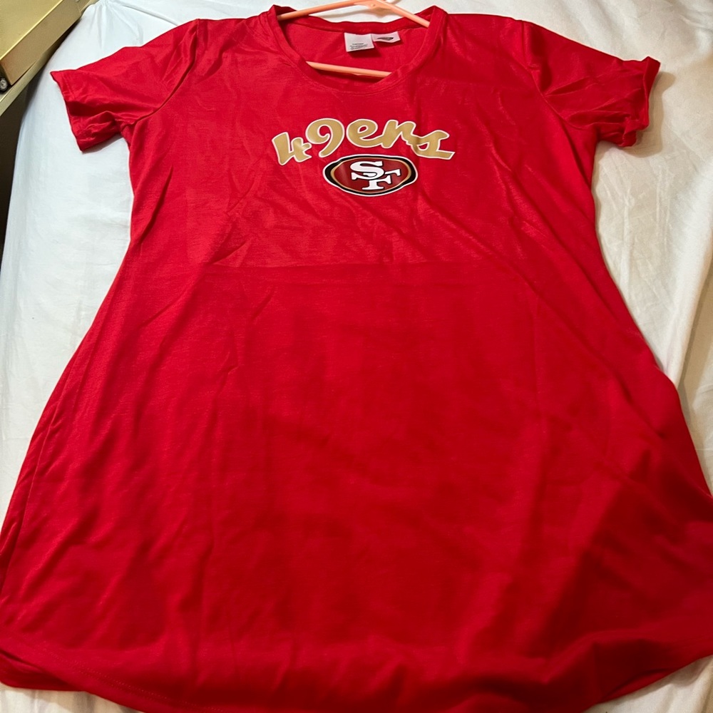 Gorgeous dress , very light weight